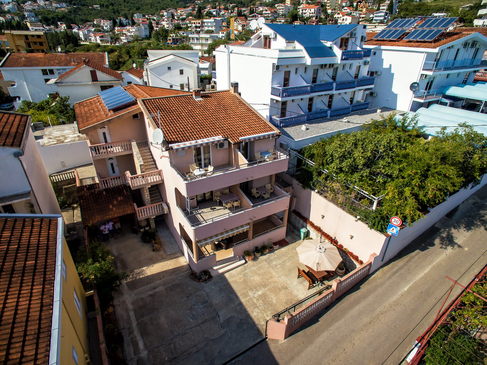 Villa Glavanović i okolina / Villa and surroundings